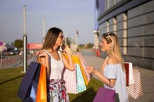 fashion girls shopping